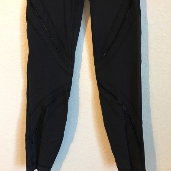SOLD💕Lululemon mesh leggings - Picture 4 of 5